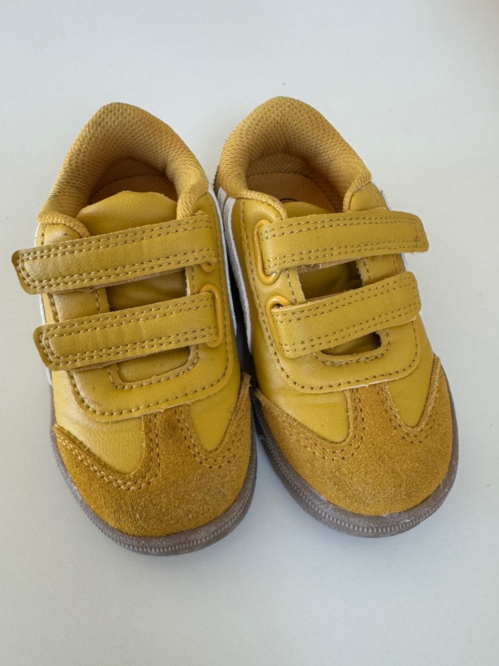 CAT & JACK Toddler Sneakers, Yellow/Gold, Size 7, velcro closure